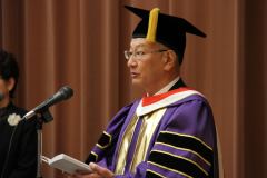 President Kenichi Fukumiya gives a speech to new students