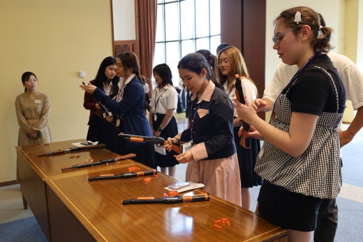 Japanese culture experience (shooting gallery of a summer fair)