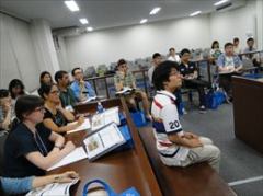 A lecture held in a moot court classroom
