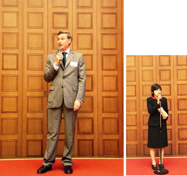 ご挨拶されるシュバイスグート駐日欧州連合大使（写真左）と板東文科省高等教育局長