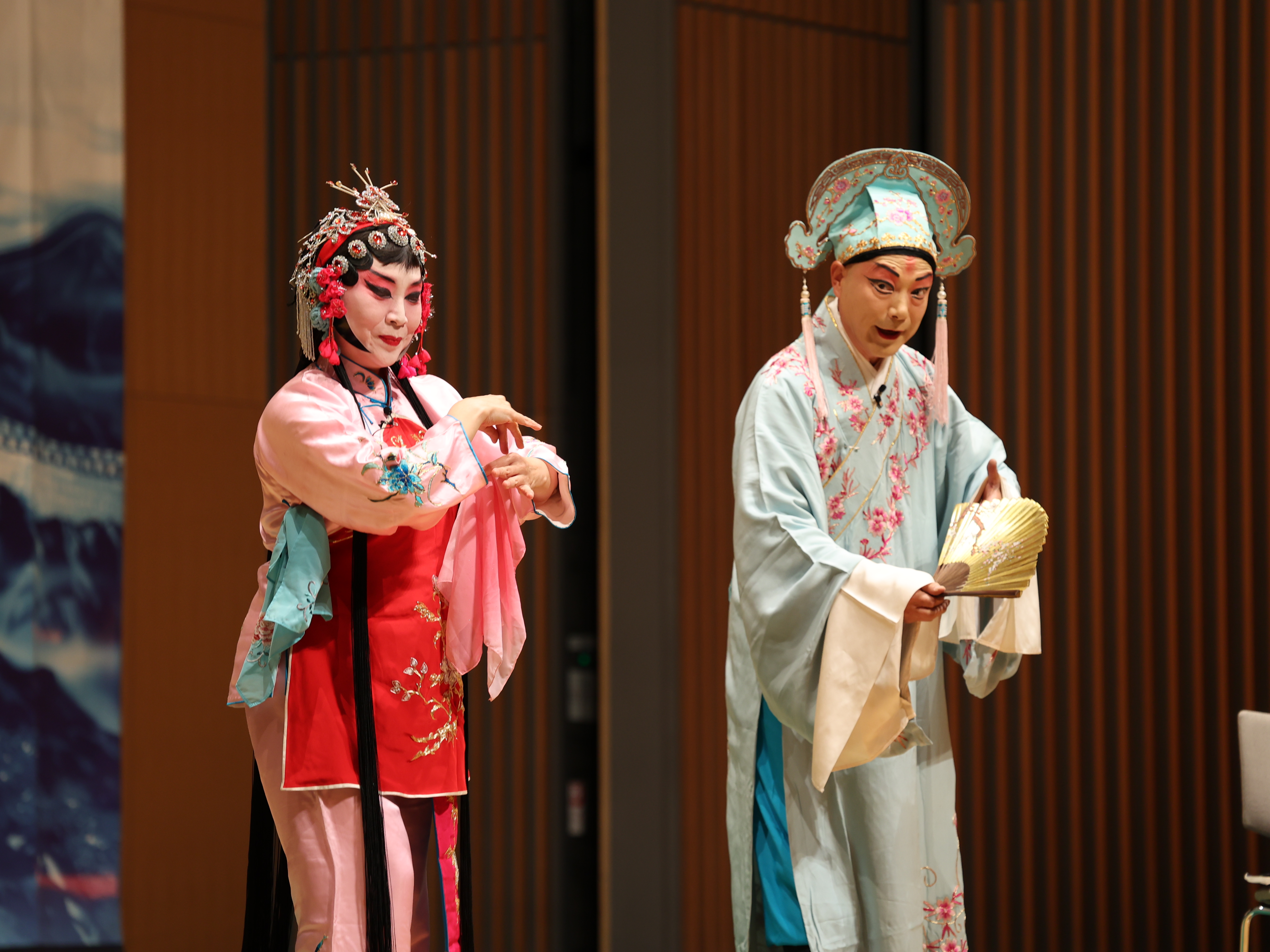 京劇「拾玉镯」の一幕