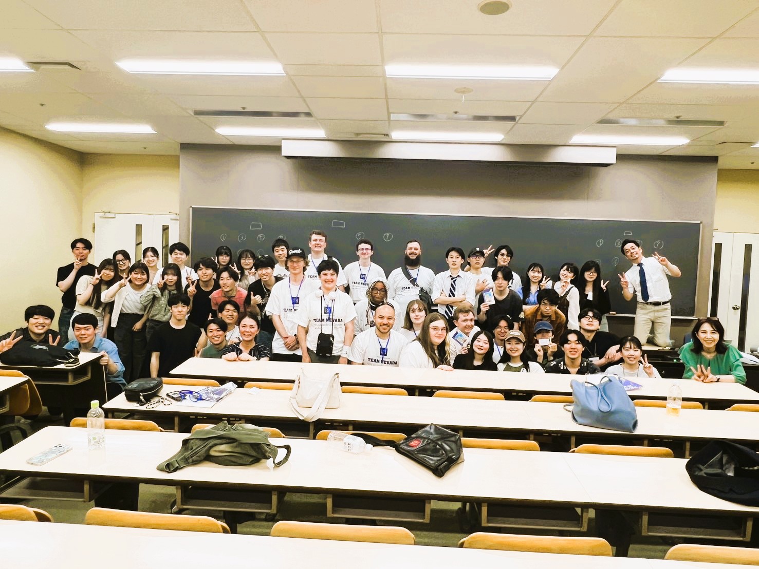 駿河台では明治大生と授業で学び合い
