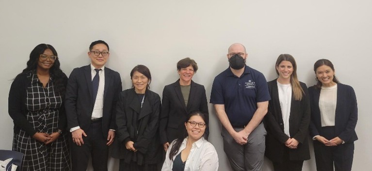 コロンビア大学（専門教育学部関係者との記念撮影）