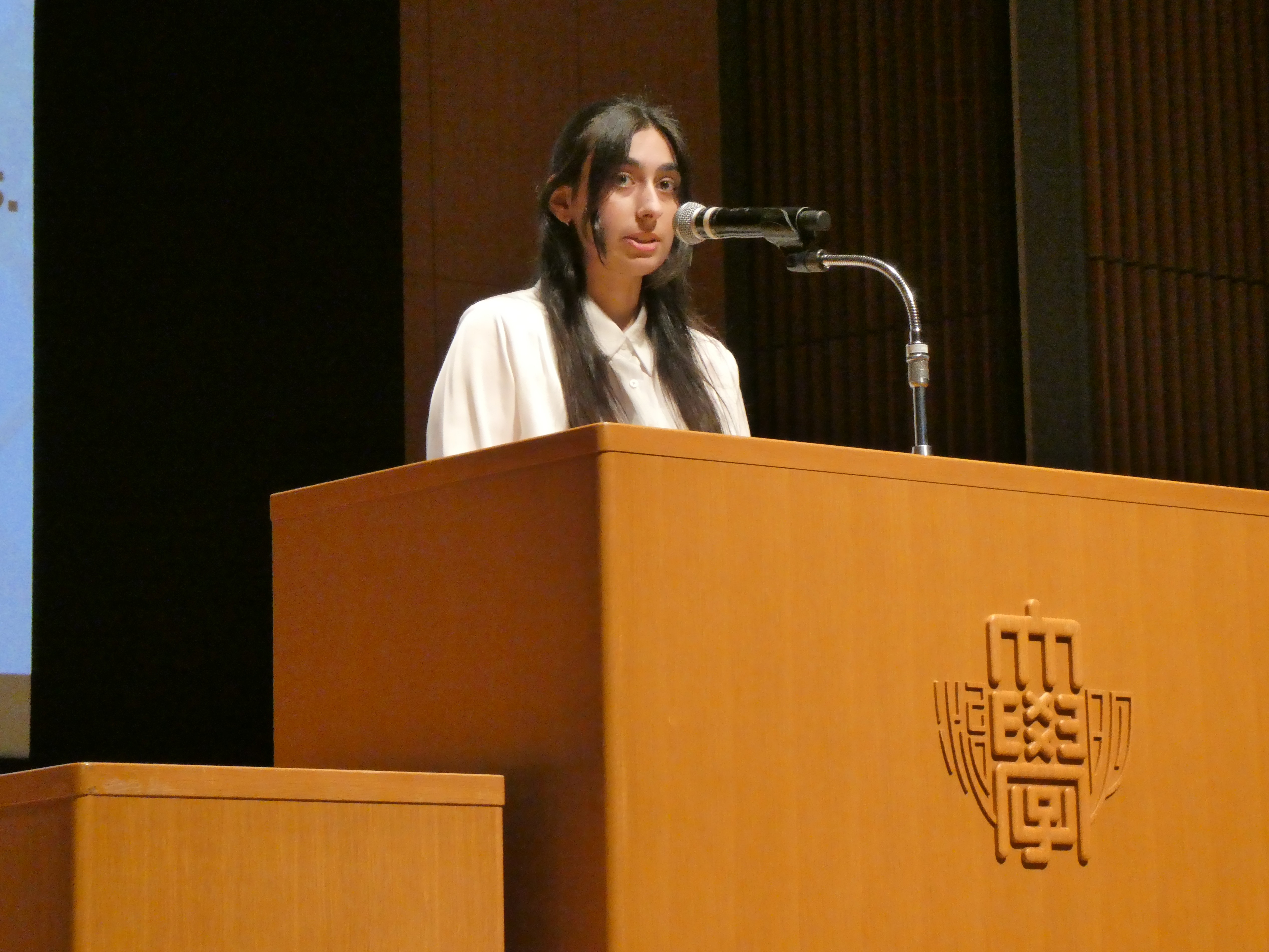 代表学生（グアリノ・シルヴィアさん）によるスピーチ