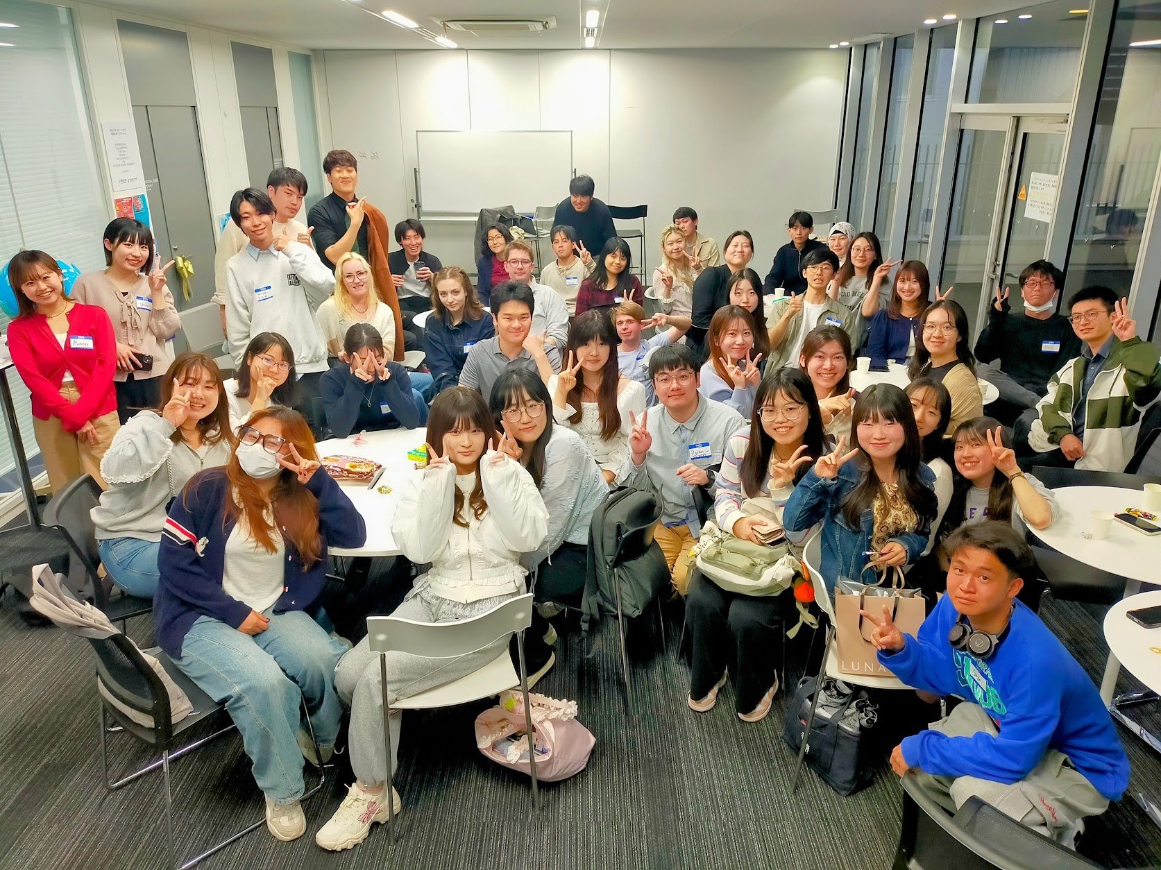 様々な学生が交流を楽しみました