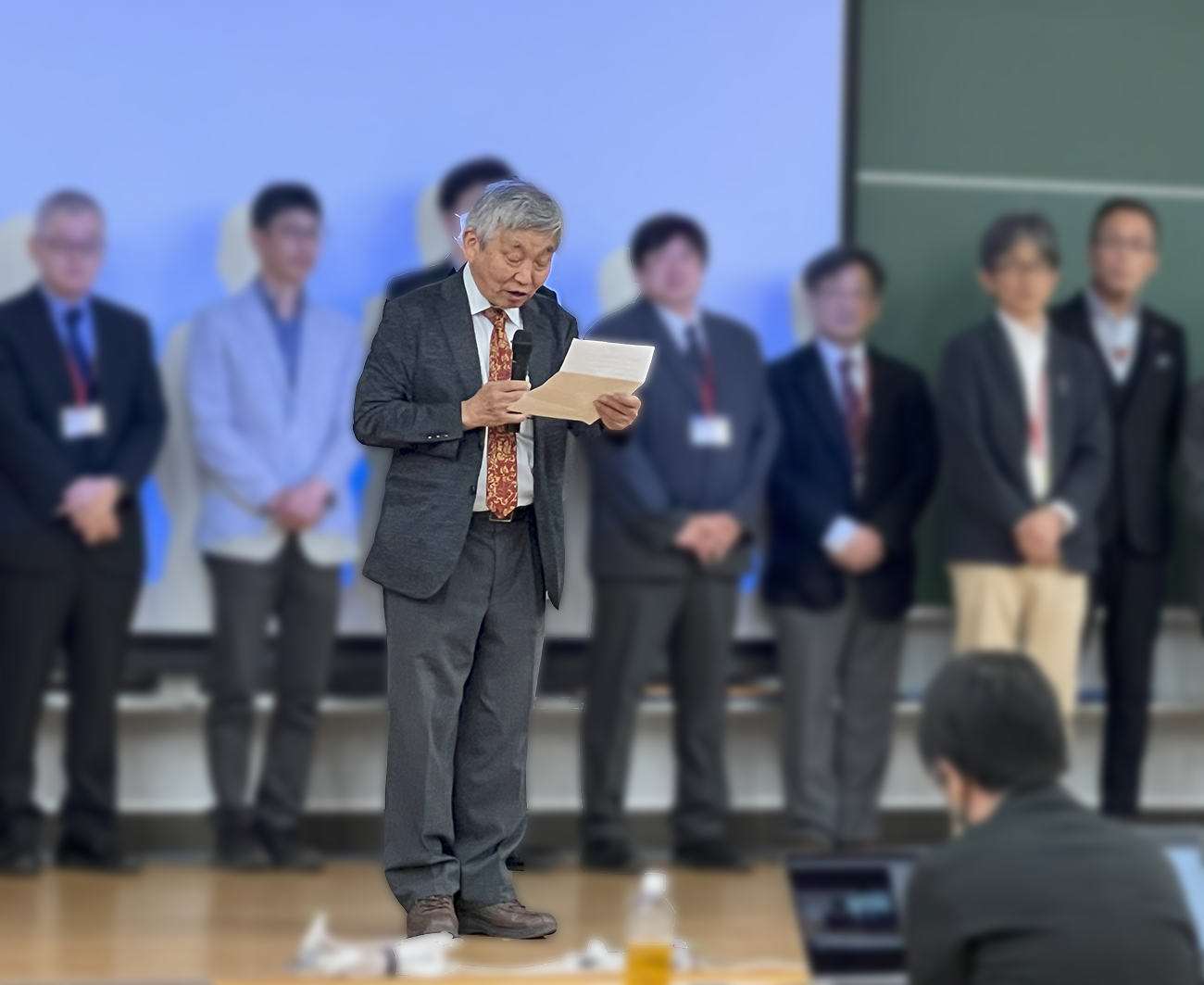 日本考古学協会総会での会長就任あいさつの様子