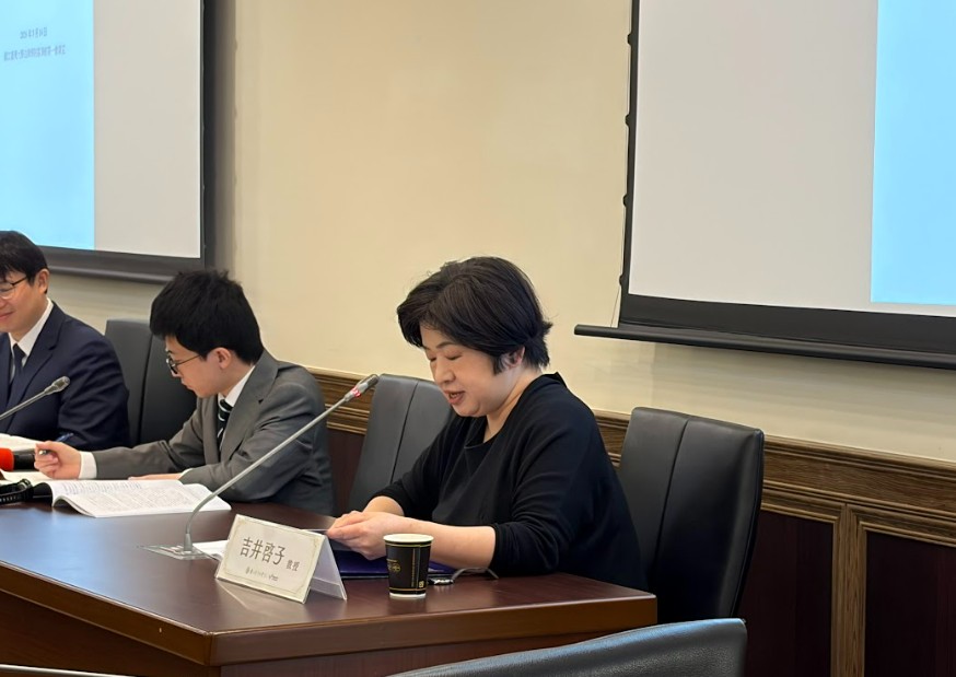 第二セクション司会（吉井 啓子 教授）