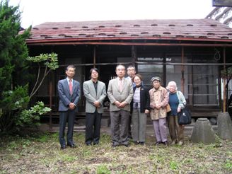 平出修旧家（地元顕彰会の皆さんと）