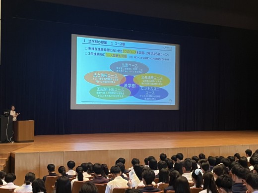 2025年7月9日_法学部が明治大学付属八王子高等学校で出張講義および進路講演会を行いました