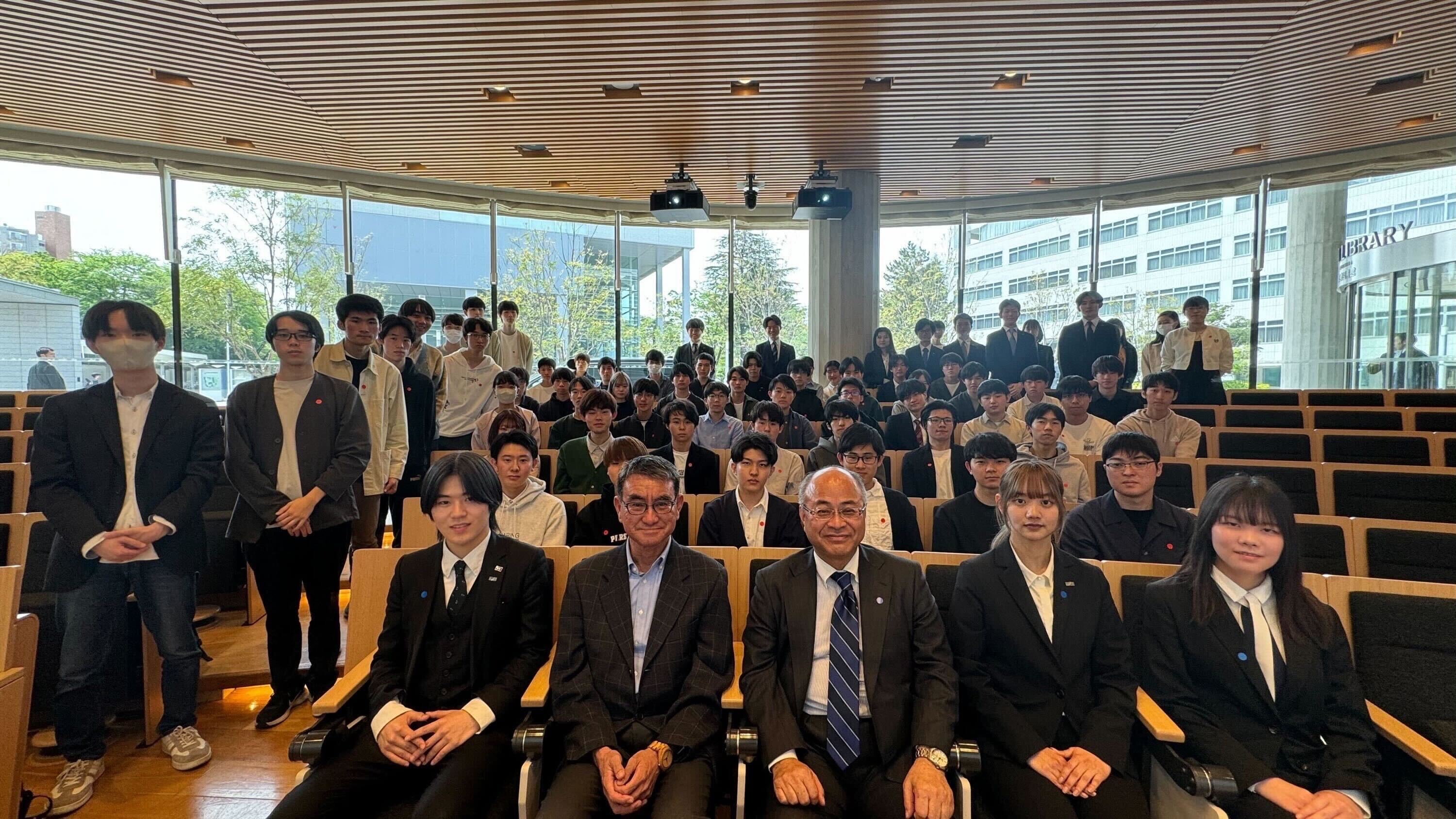 政治家の先生をお呼びした講演会