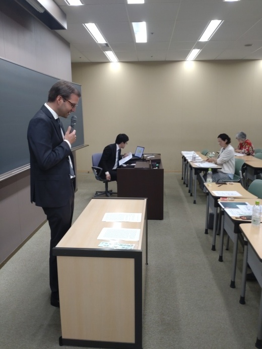 EUFINGER先生と翻訳者の佐々木先生