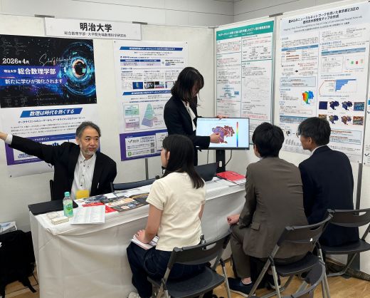ブースで教育・研究内容を紹介