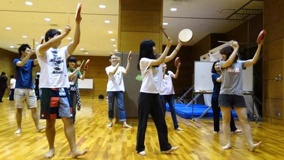 本学部生からエイサーを学ぶ