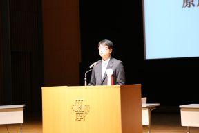 石川学部長による開会挨拶