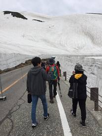 まだ雪の残る室堂