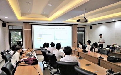 シーナカリンウィロート大学での報告会