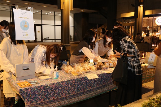 開店の17時30分の直後から盛況となりました