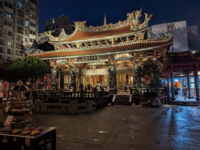 夜の龍山寺