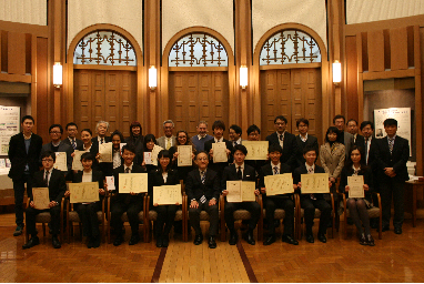 懸賞論文・グローバル人材育成トラック奨学金との合同表彰式の様子