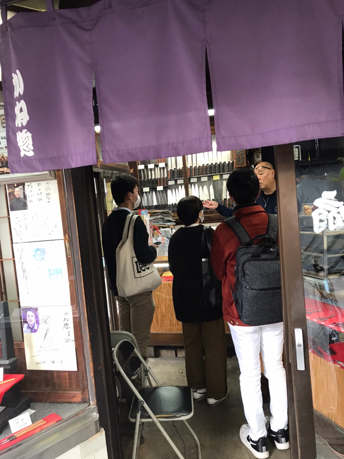 浅草の商店街での聞き取り