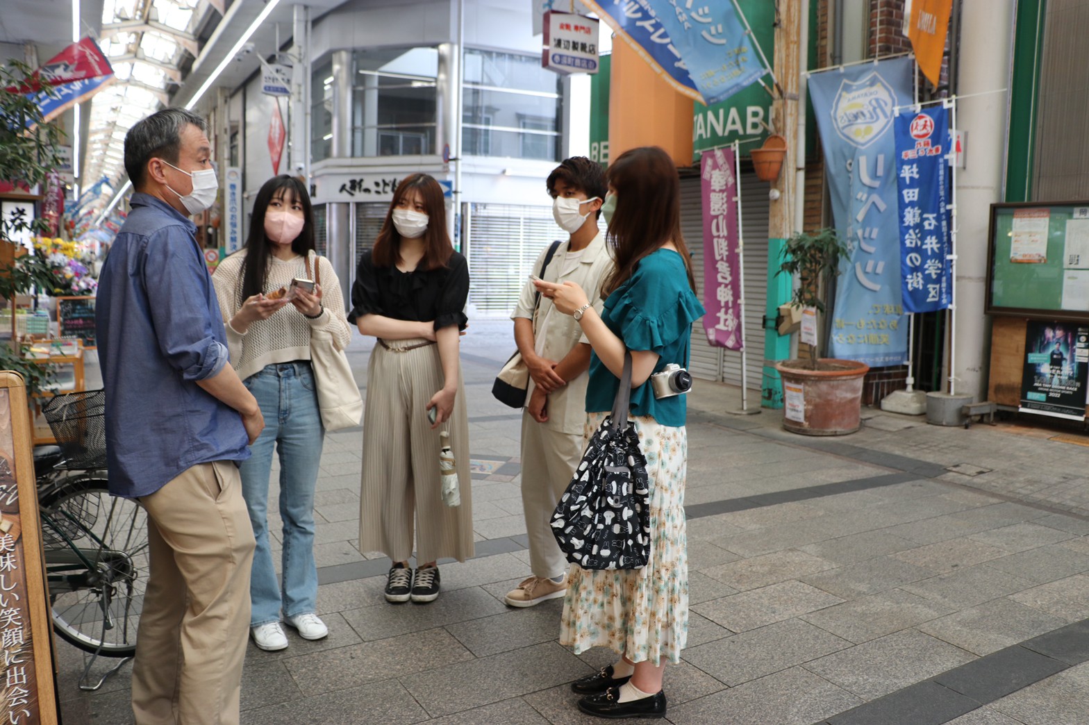 ＜商店街での聞き込み調査②＞