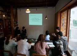 訪問先の取り組みを聞く