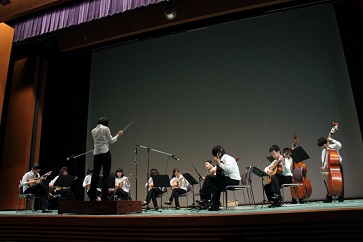 マンドリン部による演奏