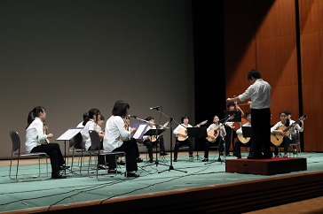 マンドリン部による演奏