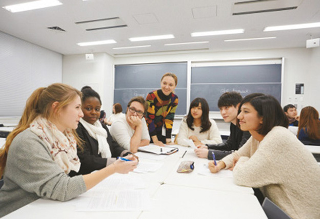 国際日本学部