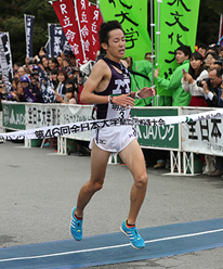 アンカー・大六野が青学大を振り切って2位でゴール