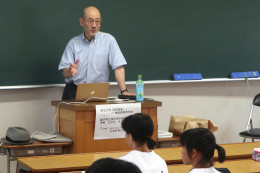 理系クラスの授業を担当した長嶋教授