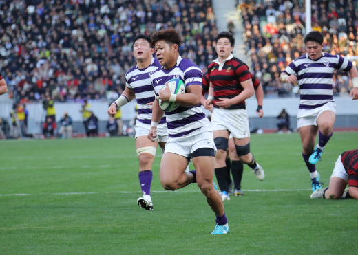 トライ、キックともに得点をあげた山沢京平選手（写真：知念駿太）