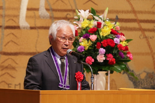 「私だからできることは何かを求めて『前へ』進んでいきたい」と語る山田朝彦氏