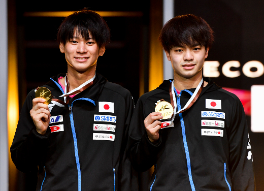 （左から）優勝した戸上選手、宇田選手（写真=新華社/アフロ）