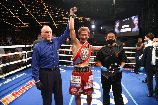 IBF世界スーパーフェザー級王者となった尾川選手（写真：アフロ）