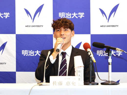 「チームの中心選手となれるような活躍をしたい」と述べる佐藤選手