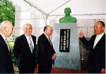 創立者・岸本辰雄先生の胸像を生誕地・鳥取に建立