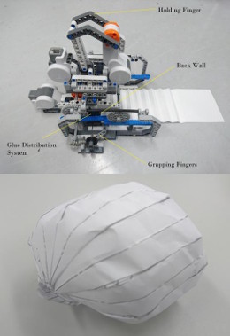 折紙ロボット（上）とロボットで製作された袋（下）