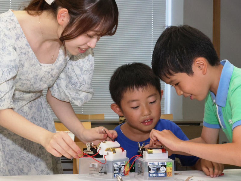2024年度夏休み科学教室で実験の様子