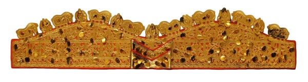 金銅馬形飾付透彫冠復元品（当館蔵）（公財）元興寺文化財研究所提供