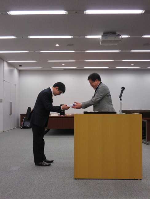 在学生の合格者には報奨金が授与されます！