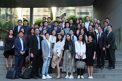 サシン経営大学院訪問団とのGroup Photo