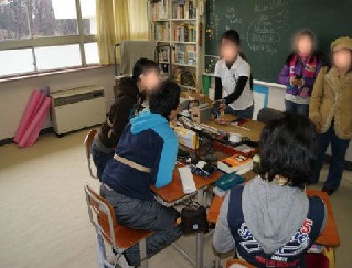 写真を使って生活や文化についての説明をしました