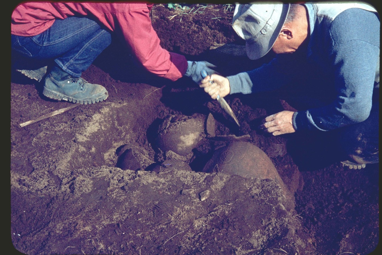 天神前遺跡を発掘する杉原荘介氏