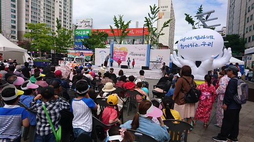 高楊市「世界人の日」のイベント会場