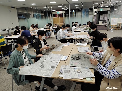 日本のジャーナリズムAで日本各地の新聞や英字新聞を対象とした「全国
