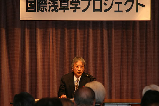 講演を行う井戸田総一郎・明治大学文学部教授