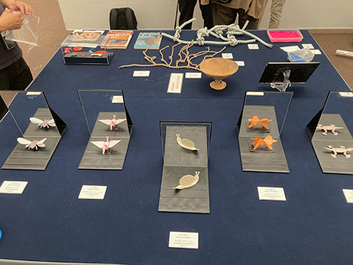 招待展示中の紙製錯視立体