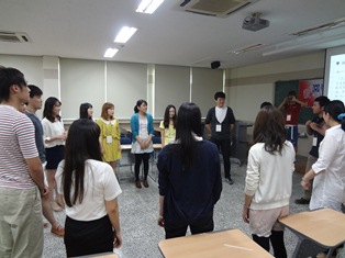 忠南大学　韓国学生の学生生活を学ぶ様子