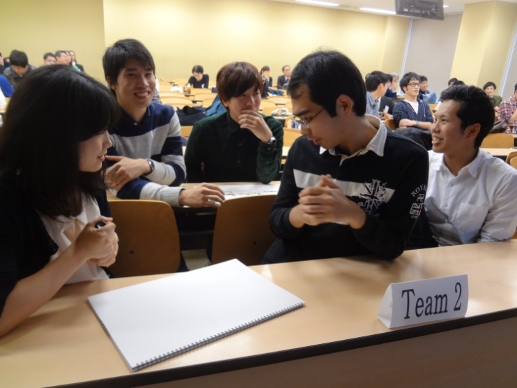 Team2（明治大学）回答の様子